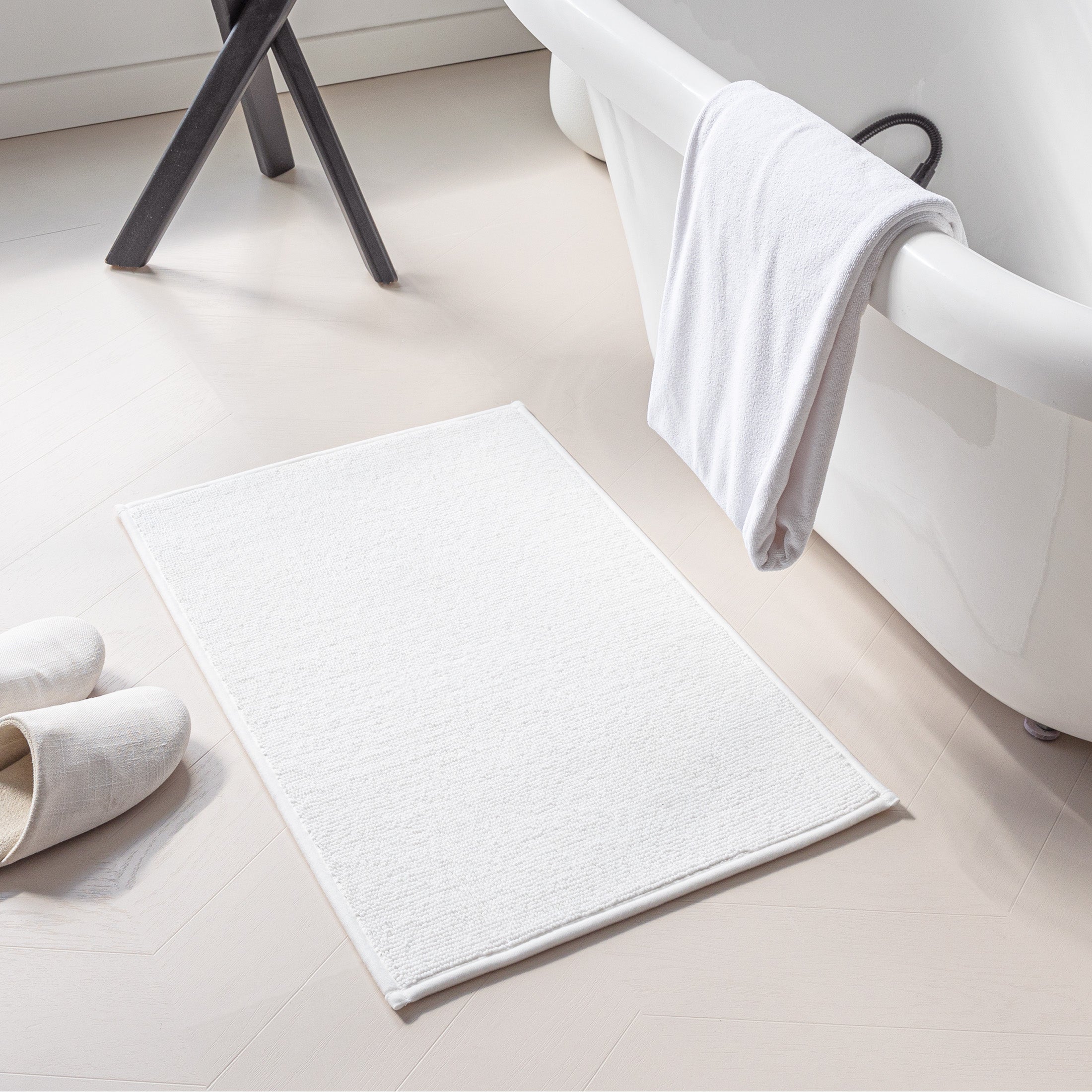 Bathroom Rug, Absorbent Non Slip Bath Mat with Soft Foam Layer, White