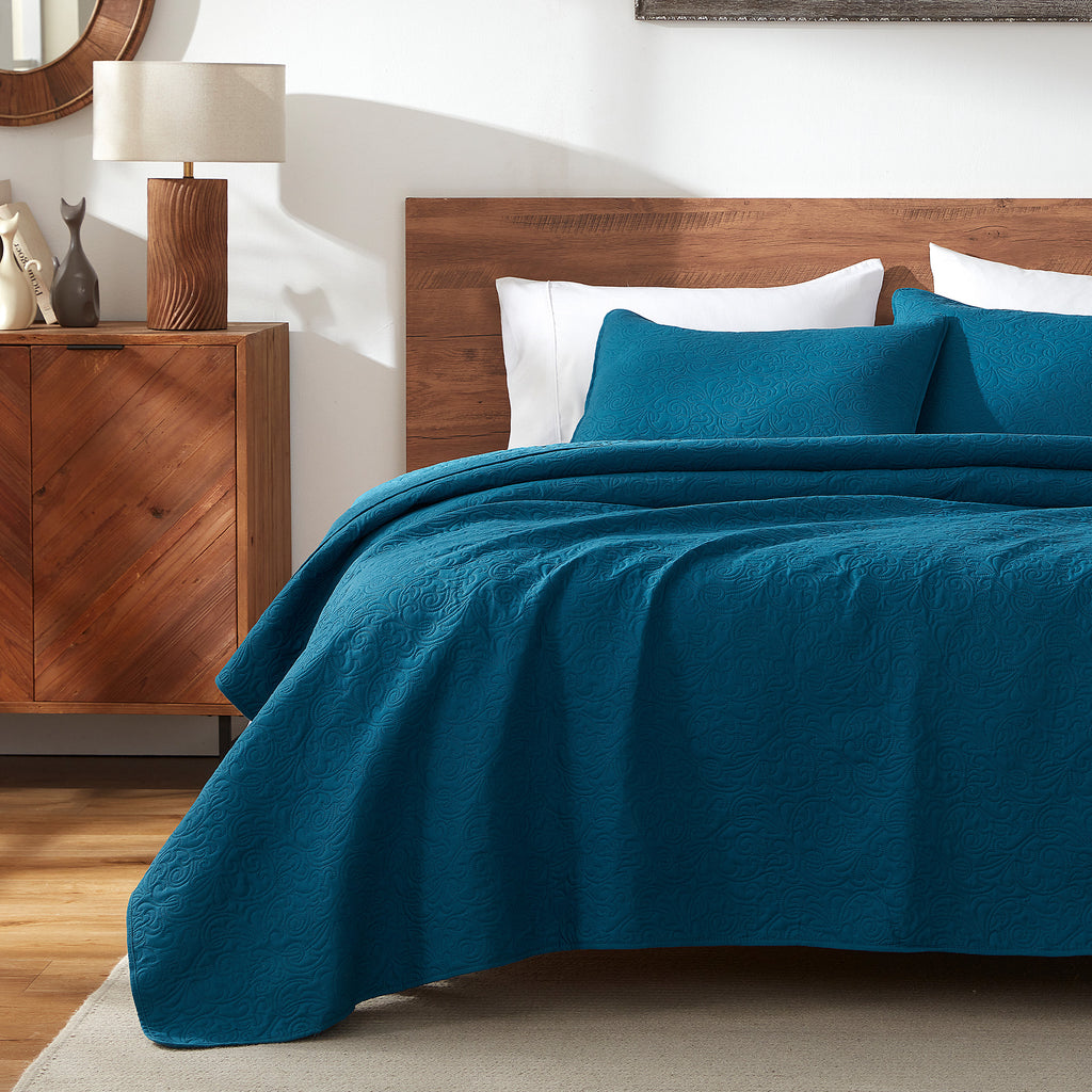 Sleep Zone Ultrasonic Scroll Quilt Set