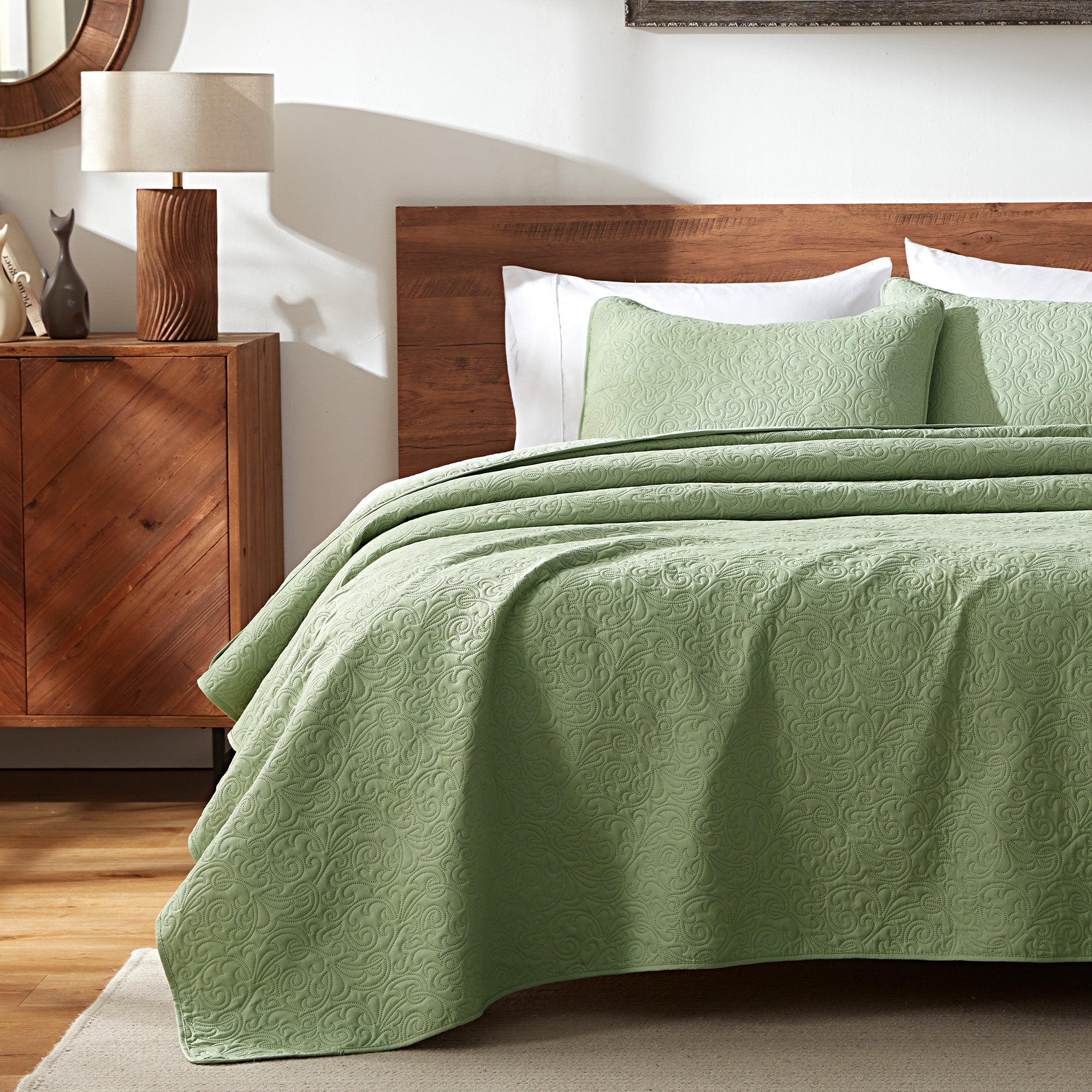 Sleep Zone Ultrasonic Scroll Quilt Set