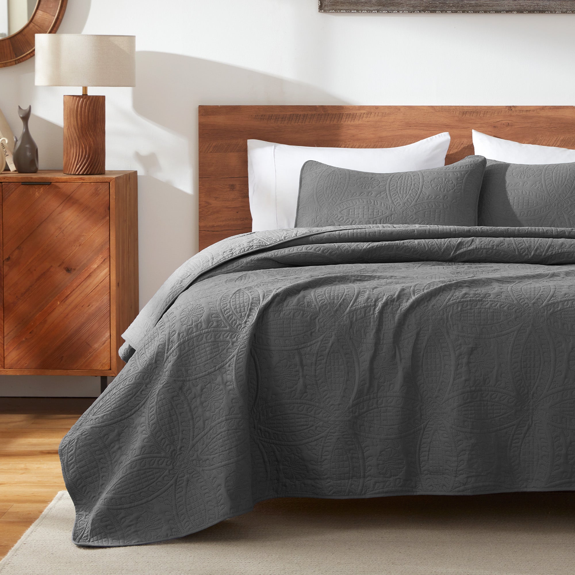 Sleep Zone Ultrasonic Medallion Quilt Set