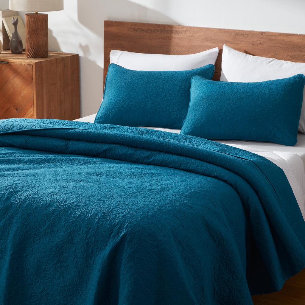 Sleep Zone Ultrasonic Scroll Quilt Set