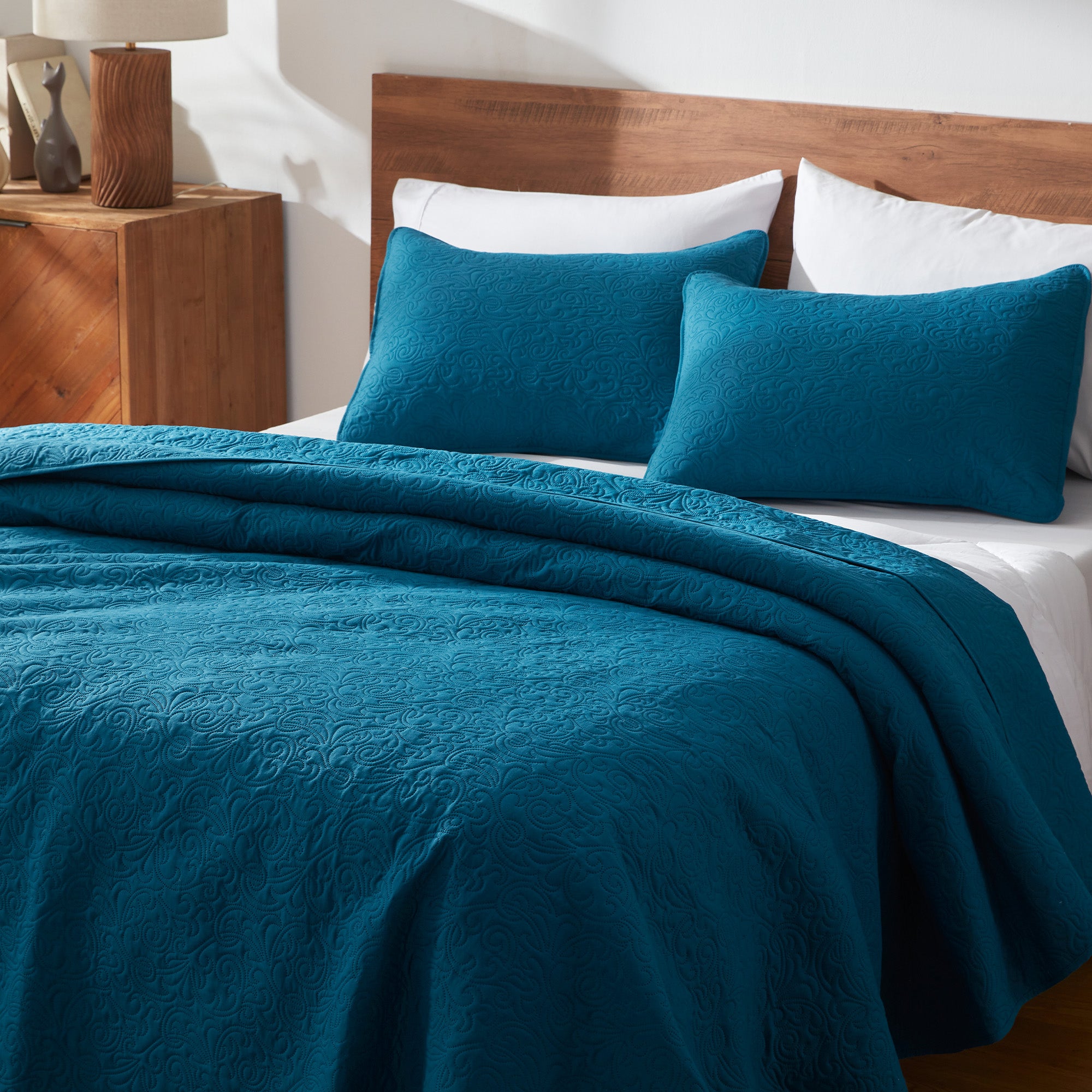 Sleep Zone Ultrasonic Scroll Quilt Set