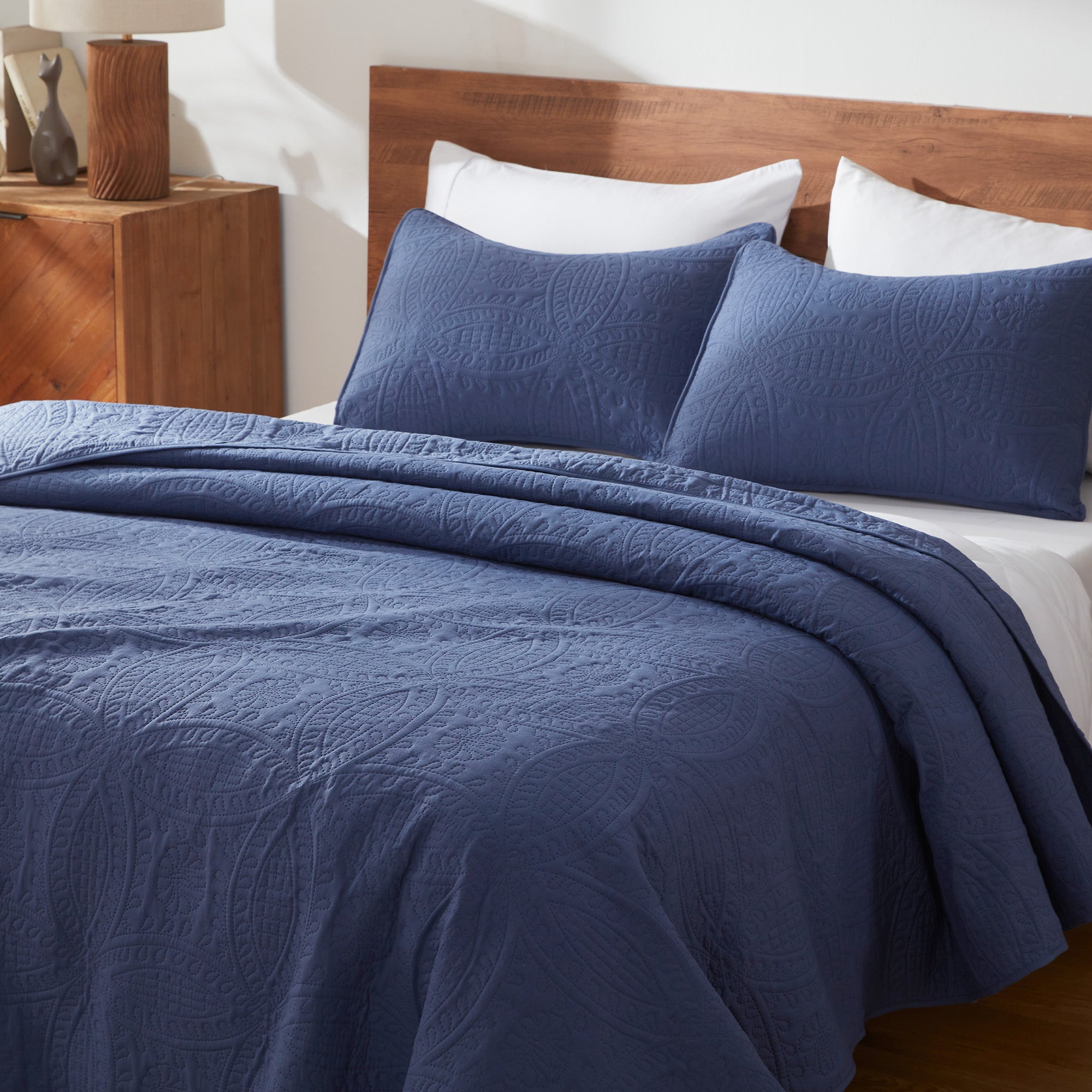 Sleep Zone Ultrasonic Medallion Quilt Set
