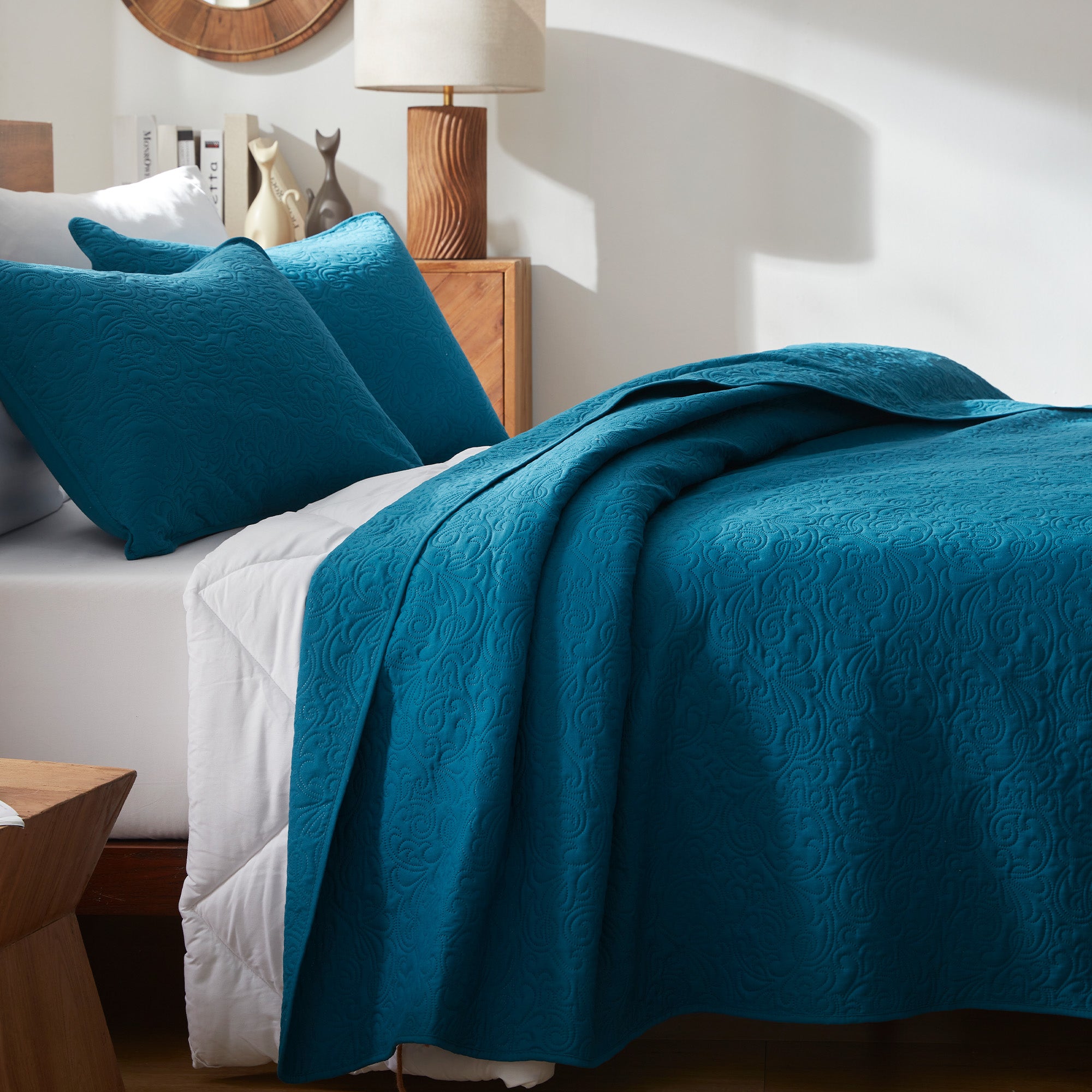 Sleep Zone Ultrasonic Scroll Quilt Set