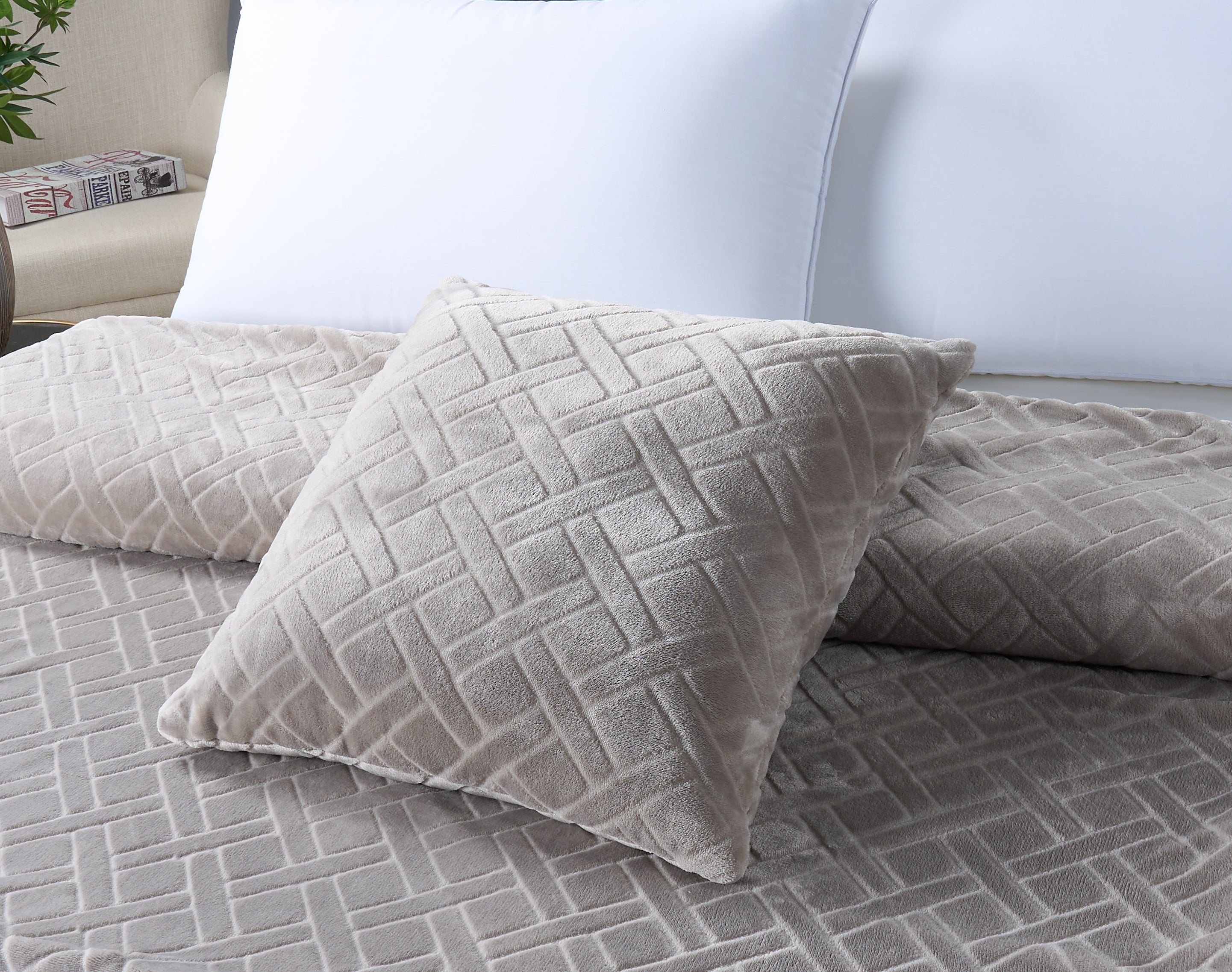 Plush Fringe Blanket Set, 240GSM Flannel, Diamond Quilted, Soft & Warm with Decorative Fringe