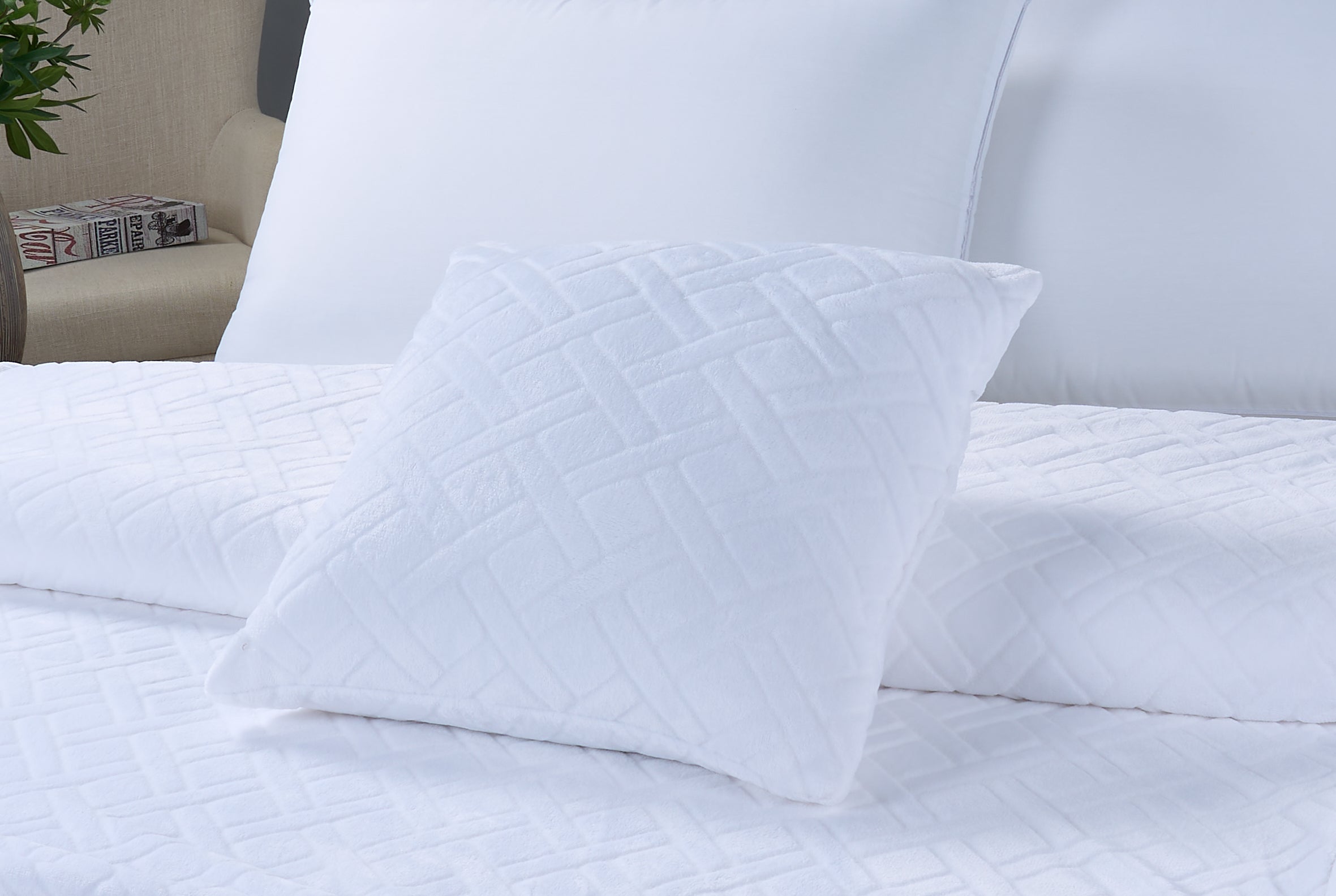 Plush Fringe Blanket Set, 240GSM Flannel, Diamond Quilted, Soft & Warm with Decorative Fringe
