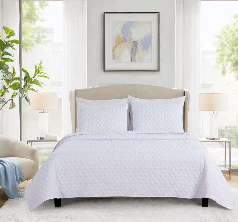 Diamond Pattern Queen Quilt Set, All Season Lightweight Bedspread Coverlet, Soft Brushed Microfiber, Machine Washable