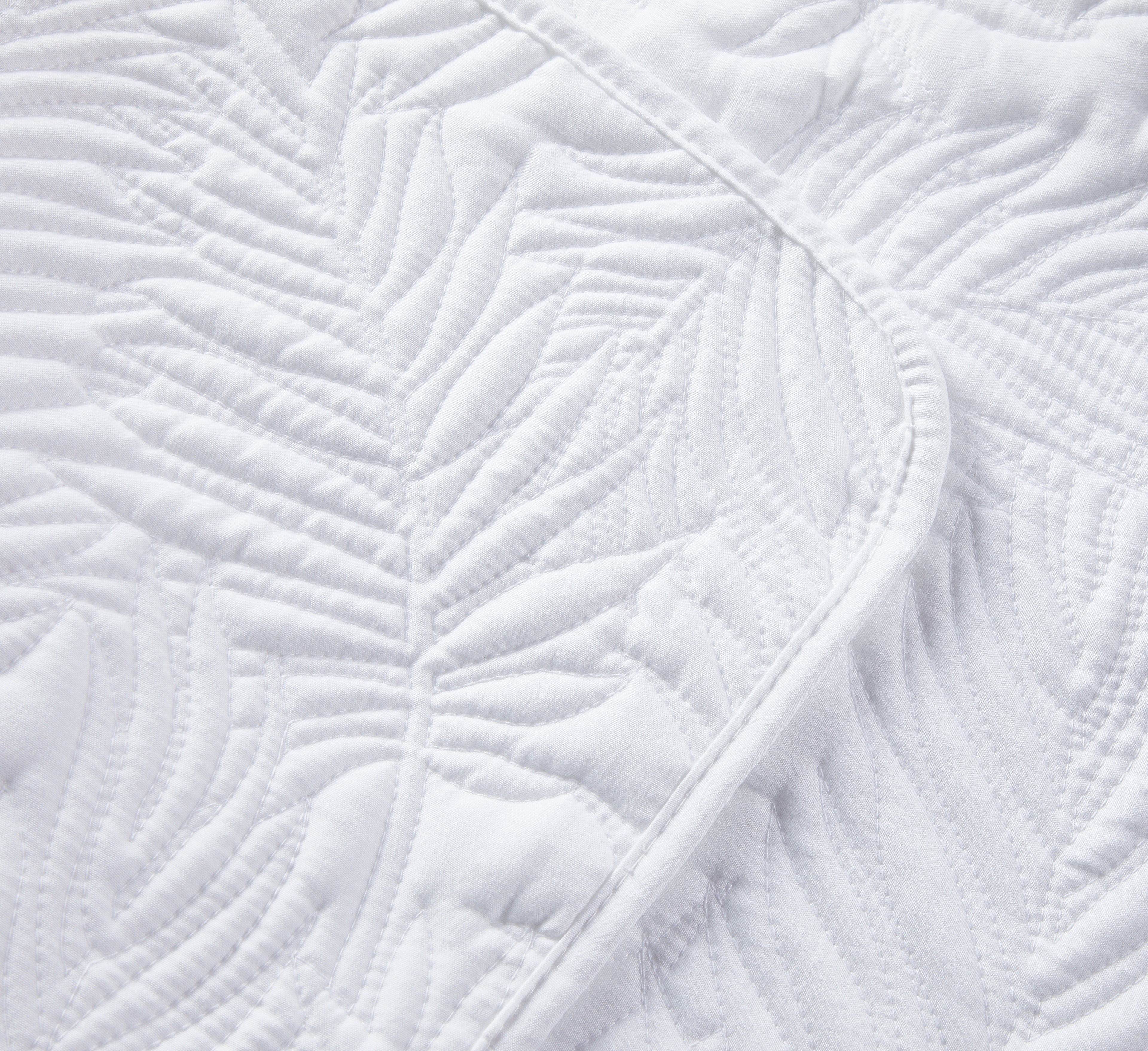 Leaf Pattern Lightweight All Season Quilt Set, Ultra Soft Brushed Microfiber Bedspread, Machine Washable