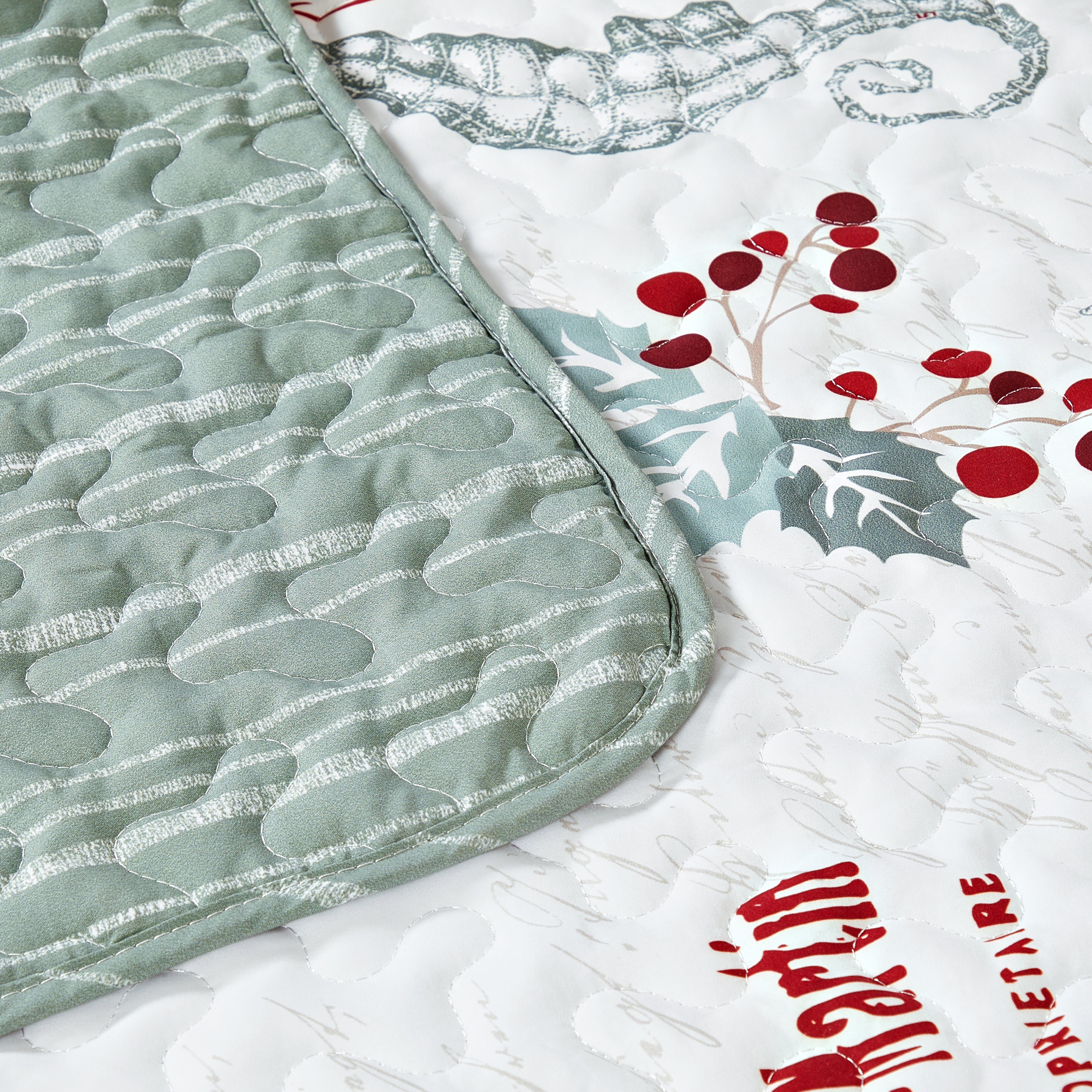 Christmas Style Lightweight Microfiber Quilt Set, Soft & Breathable Bedspread, All Season Use, Machine Washable