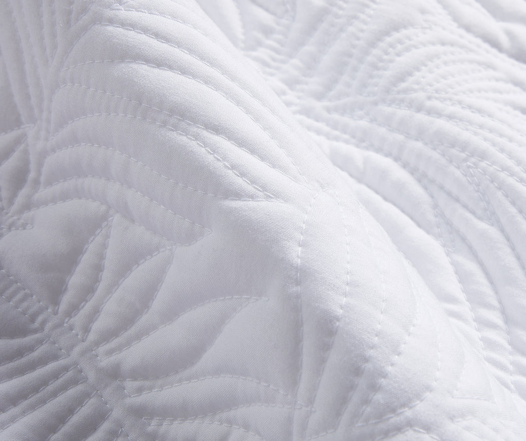 Leaf Pattern Lightweight All Season Quilt Set, Ultra Soft Brushed Microfiber Bedspread, Machine Washable