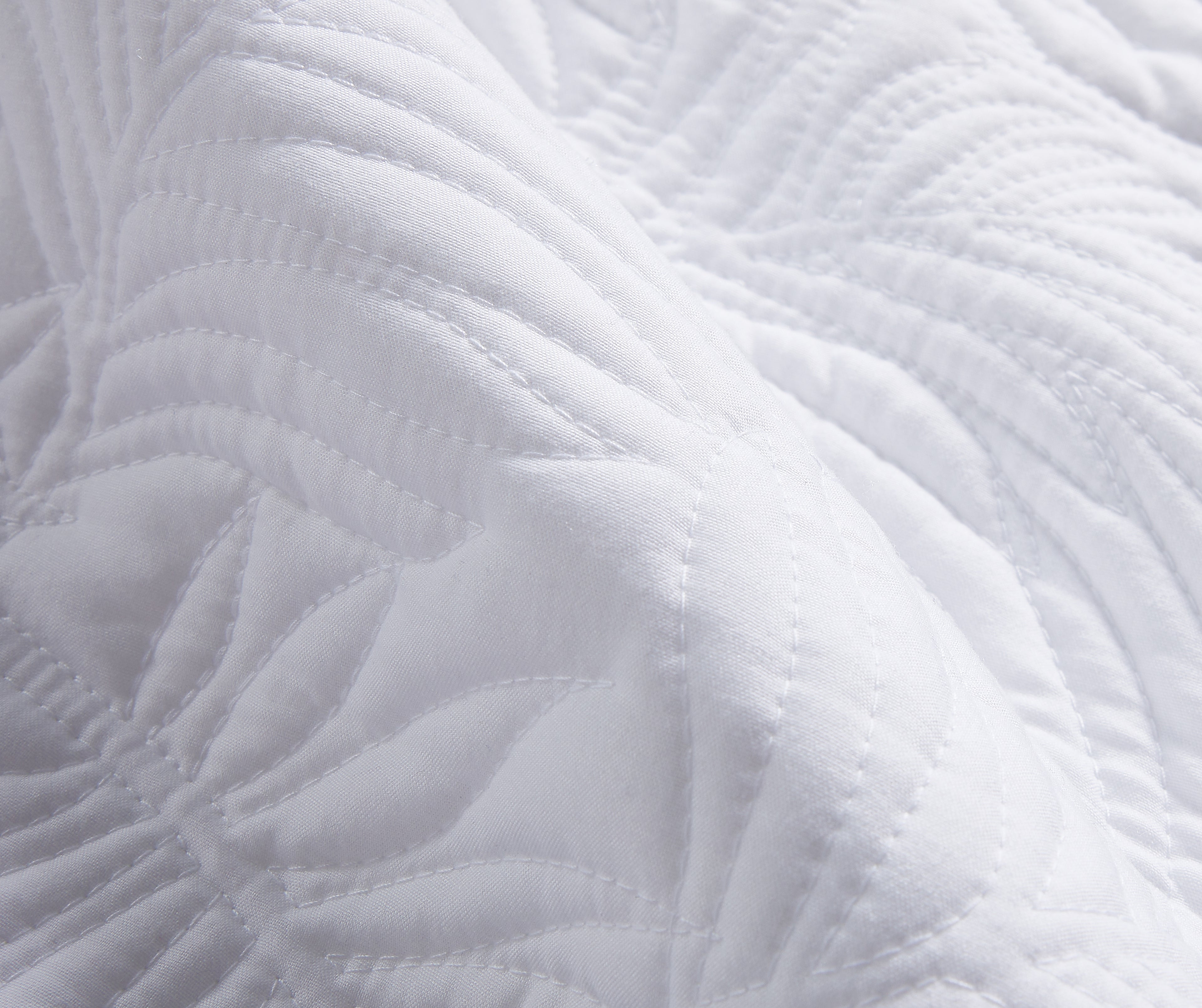 Leaf Pattern Lightweight All Season Quilt Set, Ultra Soft Brushed Microfiber Bedspread, Machine Washable