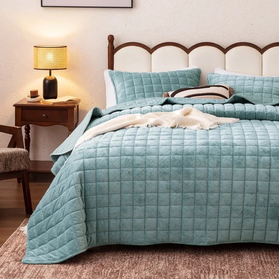 Sleep Zone Velvet Quilt Set,  Plush Velvet 3 Piece Quilt Bed Set with 2 Pillow Shams