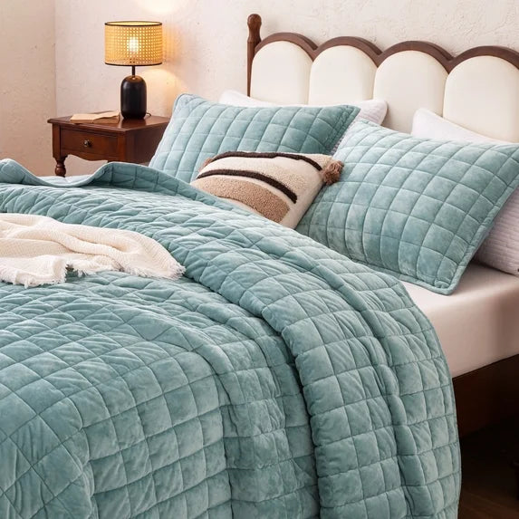 Sleep Zone Velvet Quilt Set,  Plush Velvet 3 Piece Quilt Bed Set with 2 Pillow Shams